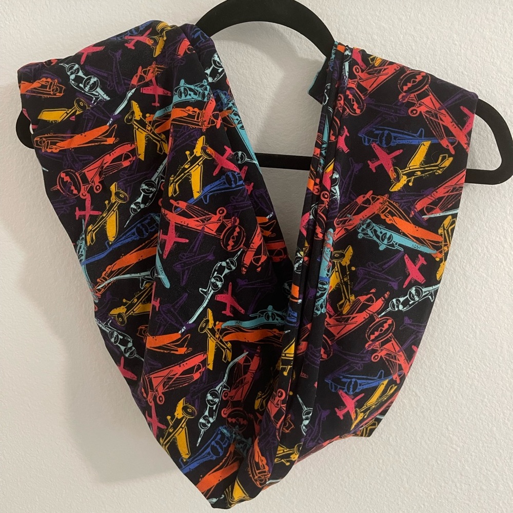 Lularoe OS leggings with black background and different colored airplanes